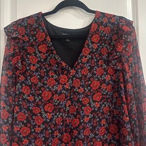 Banana Republic Red Floral V-Neck Long Sleeve Blouse